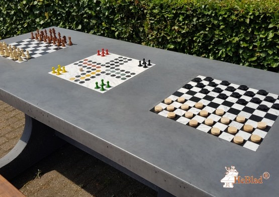 Table Multi-jeux béton Anthracite avec Echec - Dame - Ludo - HeBlad