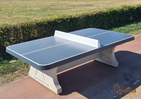 Table ping-pong en béton anthracite, angles arrondis, plein air. - HeBlad